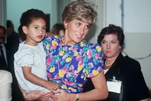 ‘Eνα από τα πιο εμβληματικά φορέματα της πριγκίπισσας Diana βγαίνει σε πλειστηριασμό