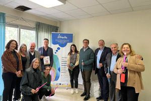 Μοίρασαν υλικά για Πασχαλινές κατασκευές και λαμπάδες στις θεραπευτικές ομάδες ασθενών Alzheimer