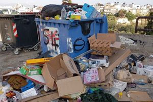 Ηράκλειο: Στο κόκκινο η καθαριότητα, στα κάγκελα οι δημότες! (φωτογραφίες)