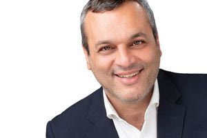 Το μήνυμα του Χάρη Μαμουλάκη για την Ανάσταση και το Πάσχα