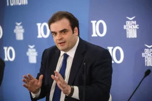 Κ. Πιερρακάκης στο Φόρουμ των Δελφών: Δεν συζητάμε την επιστροφή του 13ου και 14ου μισθού