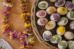 Βάφουμε αυγά με υλικά από τη φύση – Δείτε τον τρόπο βήμα -βήμα