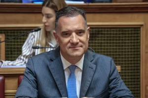 Οι «θετικές ειδήσεις» του Μαξίμου, οι μετρήσεις που φέρνουν «δώρα», η… βολική Ζωή και το νέο… hair styling του Άδωνι!