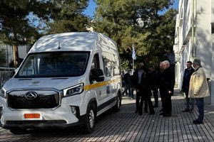 Ένα νέο ηλεκτρικό λεωφορείο για τα παιδιά του Γυμνασίου και Λυκείου Αγίου Μύρωνα