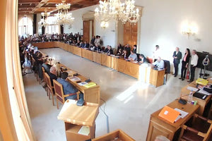 Στα… κάγκελα γονείς και εκπαιδευτικοί για τα… μπαλώματα στην πρώην Ακαδημία