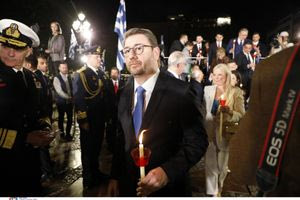 «Κάποια αυγά δεν σπάνε ποτέ»: Με σοκολατένιο αυγό… ΠΑΣΟΚ οι ευχές του Νίκου Ανδρουλάκη