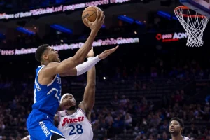 Σπουδαίος Αντετοκούνμπο με ιστορικό ρεκόρ στη νίκη των Μπακς