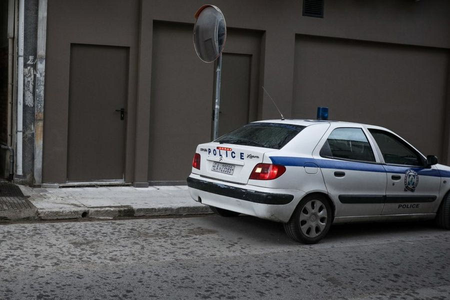 Χανιά: Δύο γυναίκες «αγκάλιαζαν» τα θύματά τους για να τα αποσπούν