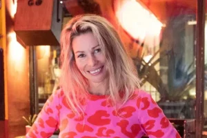 Έγκυος η Άριελ Κωνσταντινίδη – Η φωτογραφία με φουσκωμένη κοιλιά και το φύλο του μωρού