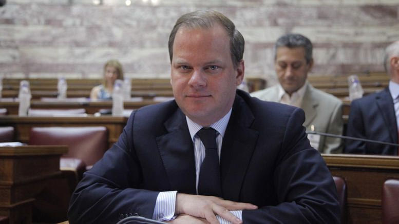 Ο Κωστάκης του… φυσικού δικαστή, ο Κωστής ευρω-αντιπρόεδρος, η αξιολόγηση με… ανοιχτά  «παράθυρα» και το ευρω-κουτί των 72 ωρών!