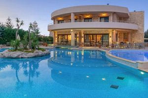 Πρωτομαγιά σε ξενοδοχείο της Κρήτης για 350 swingers από όλη την Ευρώπη