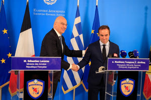 Δένδιας: Δεν υπήρξε μεταφορά στρατιωτικού υλικού ή καυσίμων στα Τέμπη