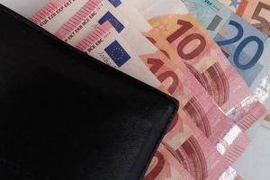 Δώρο Πάσχα: Έως πότε πρέπει να πληρωθεί – Τι ισχύει στην περίπτωση μη καταβολής του