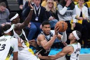 Γιάννης Αντετοκούνμπο: Νέα ήττα για τους Μπακς και 2-0 οι Πέισερς