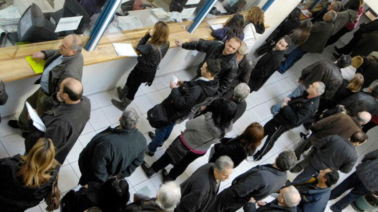 Στις 30 Απριλίου ξεκινάει η αξιολόγηση του Δημοσίου από πολίτες – 5 εκατ. άτομα θα απαντήσουν για φορείς της Κυβέρνησης και της Αυτοδιοίκησης