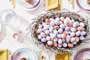 6 διαφορετικές ιδέες για να βάψετε τα αυγά σας φέτος το Πάσχα