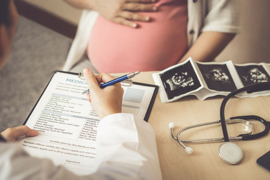 Χημικά και εγκυμοσύνη: Πώς το έμβρυο κινδυνεύει από τα χημικά καθημερινής χρήσης