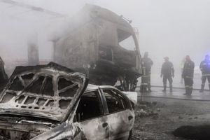 Δυστύχημα στην Εγνατία Οδό: Βίντεο με τη στιγμή που το φορτηγό παρασύρει τα δύο αυτοκίνητα