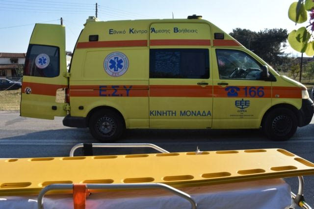 Αυτοκίνητο πήρε φωτιά εν κινήσει – Διασωληνωμένοι δύο 19χρονοι