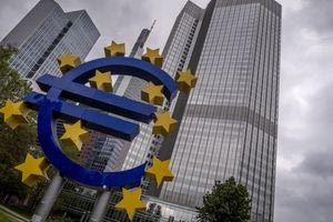 ΕΚΤ: Προς νέα μείωση των επιτοκίων τη Μεγάλη Πέμπτη λόγω των αμερικανικών δασμών