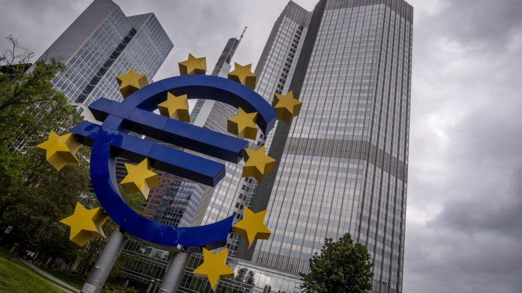 ΕΚΤ: Προς νέα μείωση των επιτοκίων τη Μεγάλη Πέμπτη λόγω των αμερικανικών δασμών