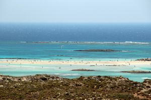 Πιέσεις δέχεται το Ελαφονήσι – Δράσεις και μέτρα για την προστασία του