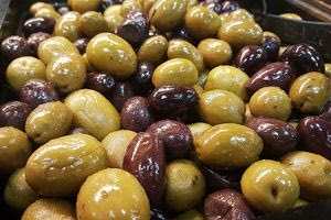 Επιτραπέζια ελιά: Σε επιφυλακή οι παραγωγοί για τους δασμούς