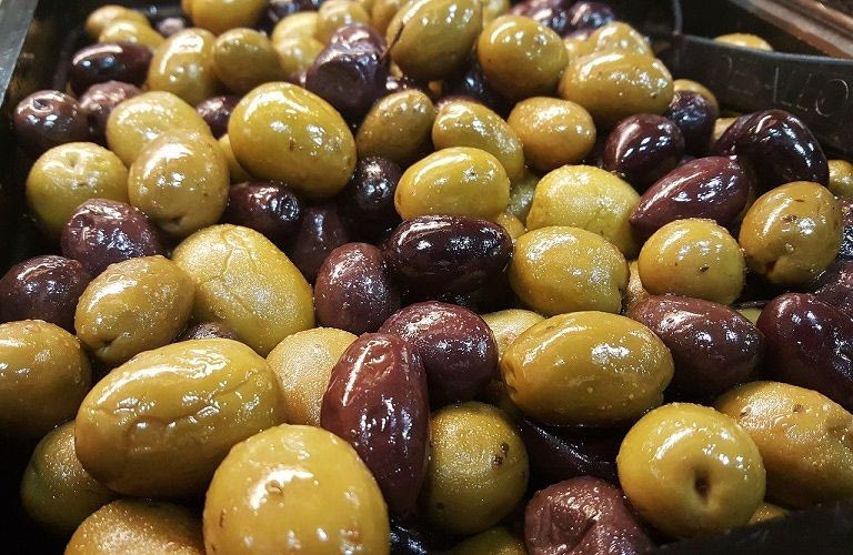Επιτραπέζια ελιά: Σε επιφυλακή οι παραγωγοί για τους δασμούς
