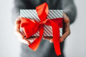 Εορτολόγιο: Σε ποιους λέμε σήμερα χρόνια πολλά