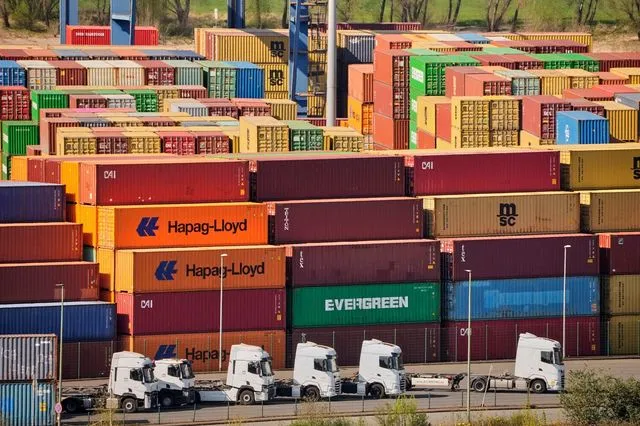Reuters: H Ευρώπη απαντά στους δασμούς του Τραμπ – Ποια προϊόντα βάζει στο στόχαστρο