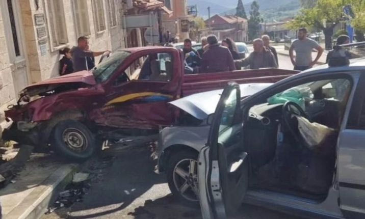 Αρκαδία: Τροχαίο δυστύχημα στο Λεβίδι με μία νεκρή – IX μπήκε ανάποδα σε πλατεία