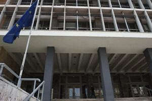 Παράνομη ταρίχευση νεκρών: Σύλληψη ιατροδικαστή, νεκροτόμου και ιδιοκτήτη γραφείου τελετών