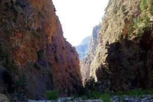 Χανιά: Επιχείρηση διάσωσης στο φαράγγι της Σαμαριάς για νεαρό άνδρα που τραυματίστηκε σε πτώση