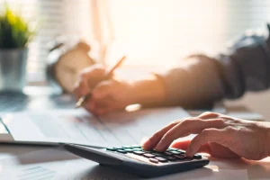 Φορολογικές δηλώσεις: Επτά στους δέκα ήδη τις υπέβαλαν – Έρχονται στοχευμένοι ψηφιακοί έλεγχοι από ΑΑΔΕ