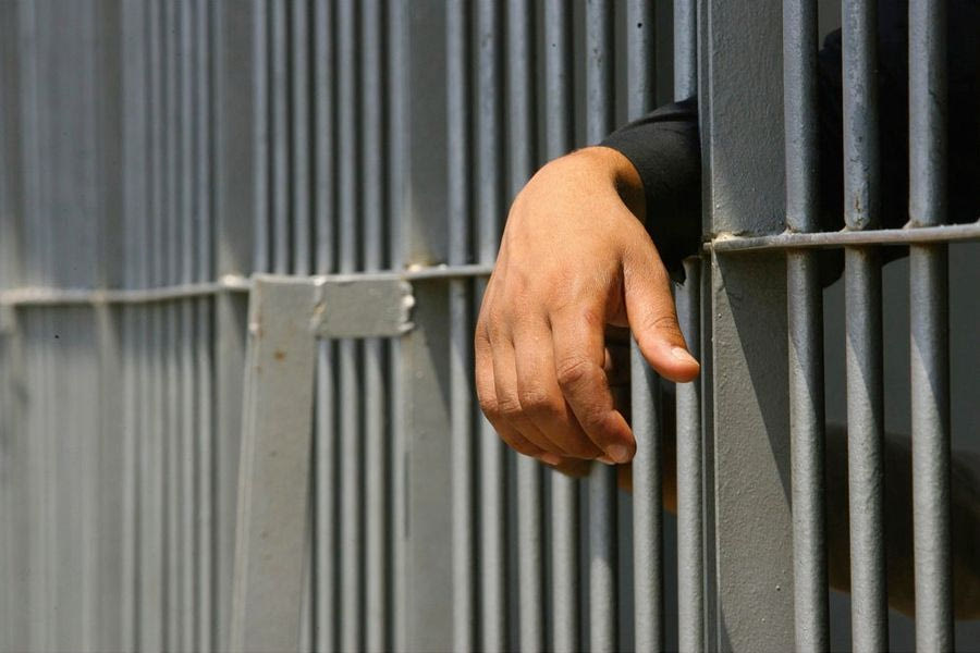Βρετανία: Σωφρονιστική υπάλληλος είχε ερωτικές σχέσεις με δυο κρατούμενους