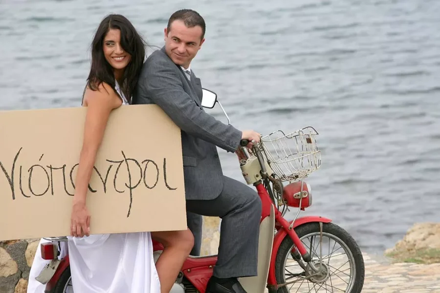 Πληθαίνουν οι εργένηδες στην Ελλάδα – Γιατί λένε «όχι» στον γάμο