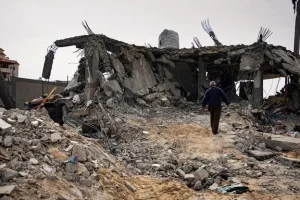 Κατά φαντασίαν εχθροί και ανυπεράσπιστοι φίλοι