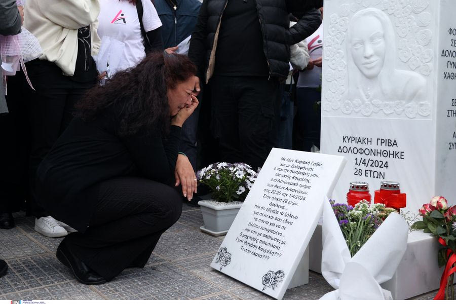 Σπαραγμός στα αποκαλυπτήρια του μνημείου της Κυριακής Γρίβα – «Να το βλέπετε οι γυναίκες και να παίρνετε δύναμη»