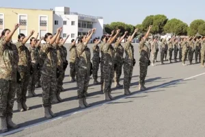 Βουλή: Άνοιξε ο δρόμος για στράτευση γυναικών