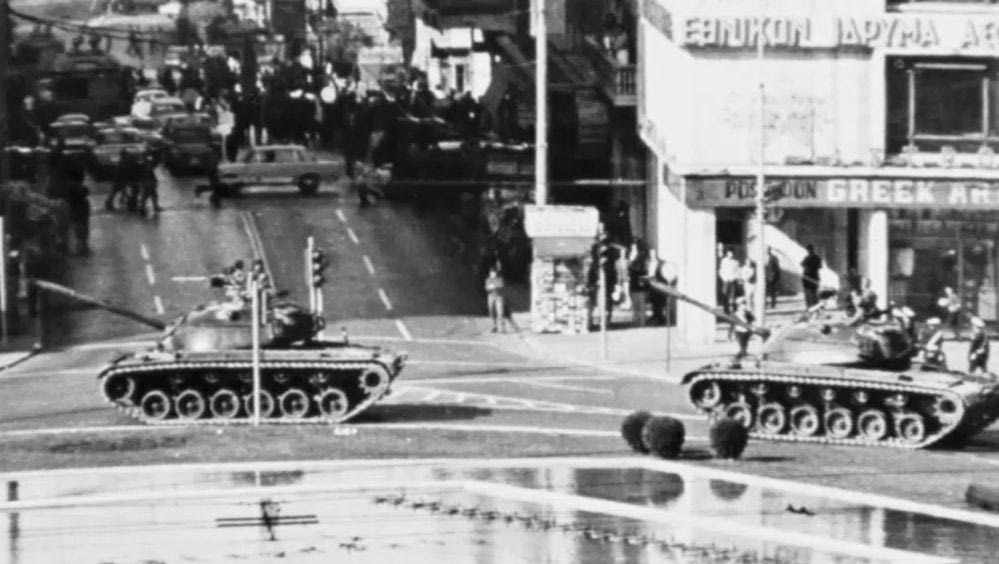 21 Απριλίου 1967: Τα τανκς στους δρόμους και οι τουρίστες λιάζονται στην πισίνα του Χίλτον