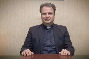 Ο πατήρ Γεώργιος για τον Πάπα Φραγκίσκο: «Ένας Ποντίφικας που άγγιξε όλες τις καρδιές»