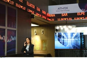 Βουτιά 5% στο Χρηματιστήριο Αθηνών – Σφυροκόπημα σε τράπεζες και blue chips