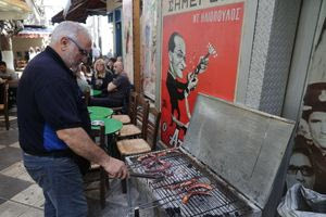 Οι ψησταριές στήθηκαν στο Ηράκλειο αλλά με το… πρέπον έδεσμα
