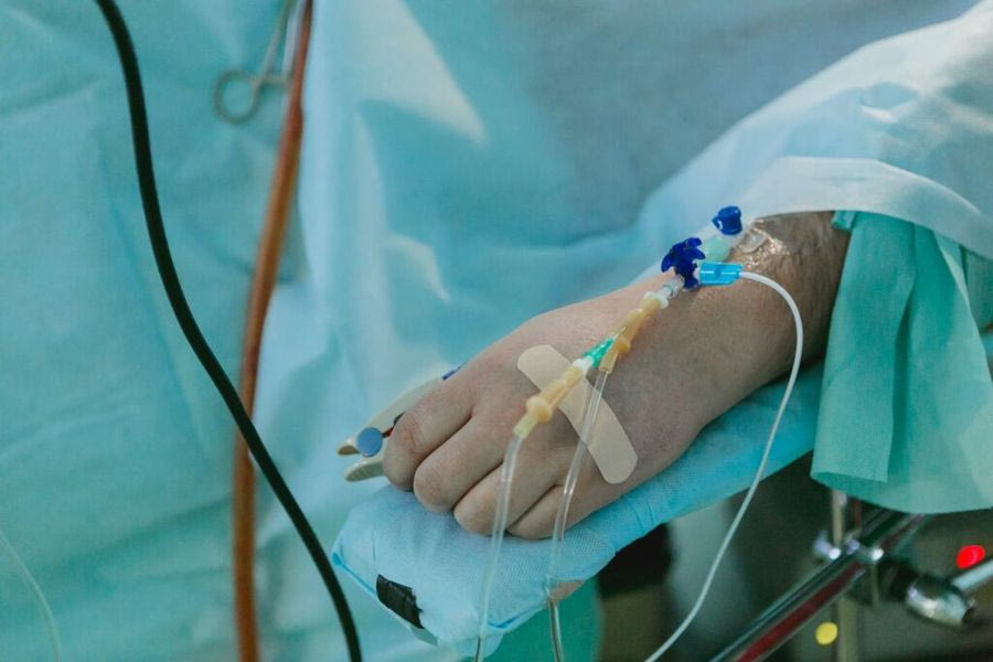 Λευκάδα: Με  εγκεφαλική αιμορραγία 24χρονη που κατέρρευσε όταν δέχθηκε πρόταση γάμου