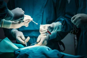 Τι απαντά το νοσοκομείο «Αλεξάνδρα» για την φωτιά σε ασθενή στο χειρουργείο