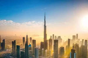 Ντουμπάι: Τρεις Ελληνίδες influencers «πρωταγωνιστούν» ως κράχτες στα διαβόητα porta potty parties