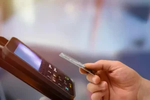 Τι αποκάλυψε η υποχρεωτική διασύνδεση των POS με τις ταμειακές μηχανές