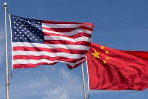 Κλιμακώνει την αντεπίθεση της η Κίνα – Με δασμούς 34% απαντάει στις ΗΠΑ