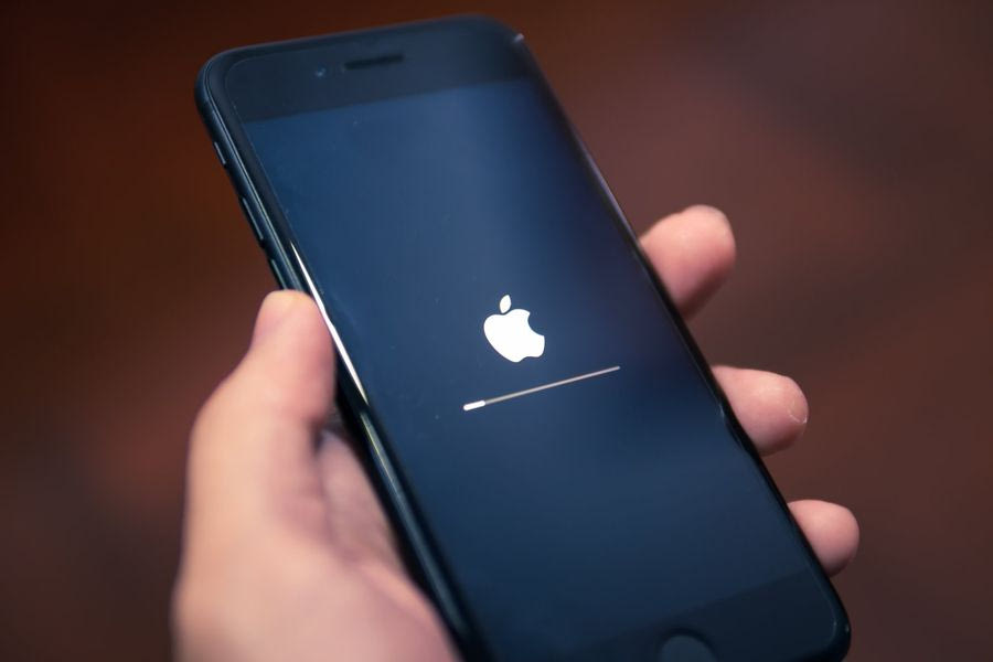 iPhone: Γιατί η Apple μετέφερε αεροπορικώς 600 τόνους από Ινδία