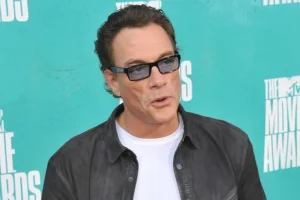 Ζαν Κλοντ Βαν Νταμ: Κατηγορείται ότι είχε σεξουαλικές σχέσεις με γυναίκες που ήταν θύματα trafficking